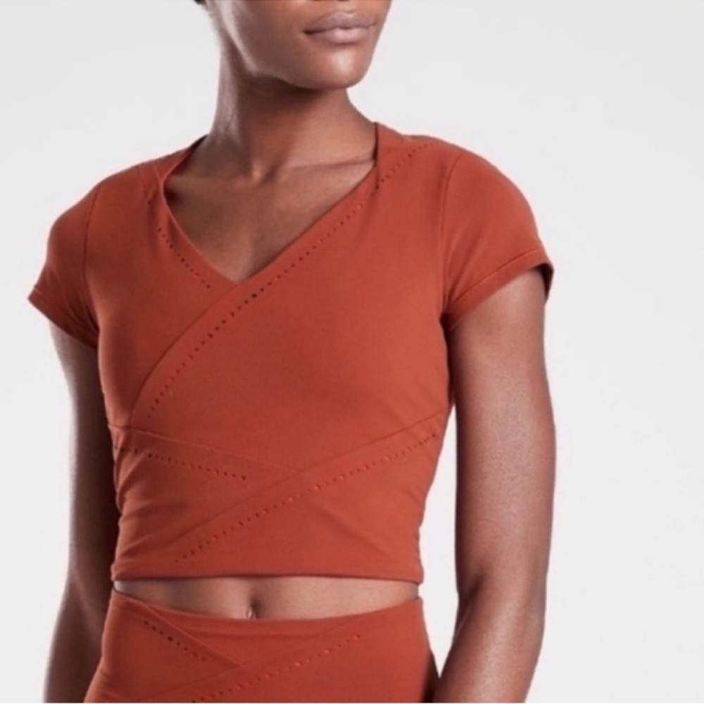 NWOT Athleta It’s a Wrap Salutation Tee cropped top red/orange large mesh